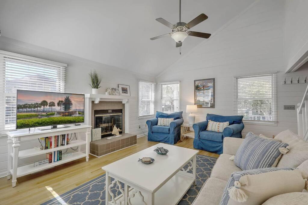 Pelican Bay 13 - Cozy Beachside Retreat! - Beach Access! Isle of Palms Exterior photo